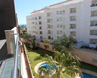 Vista exterior de Àtic en venda en Roquetas de Mar amb Aire condicionat, Terrassa i Piscina