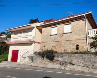 Vista exterior de Casa o xalet en venda en Cangas  amb Balcó
