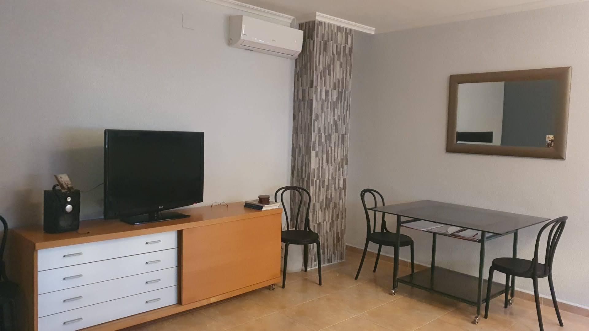 Sala d'estar de Estudi en venda en Tavernes de la Valldigna amb Aire condicionat, Calefacció i Moblat