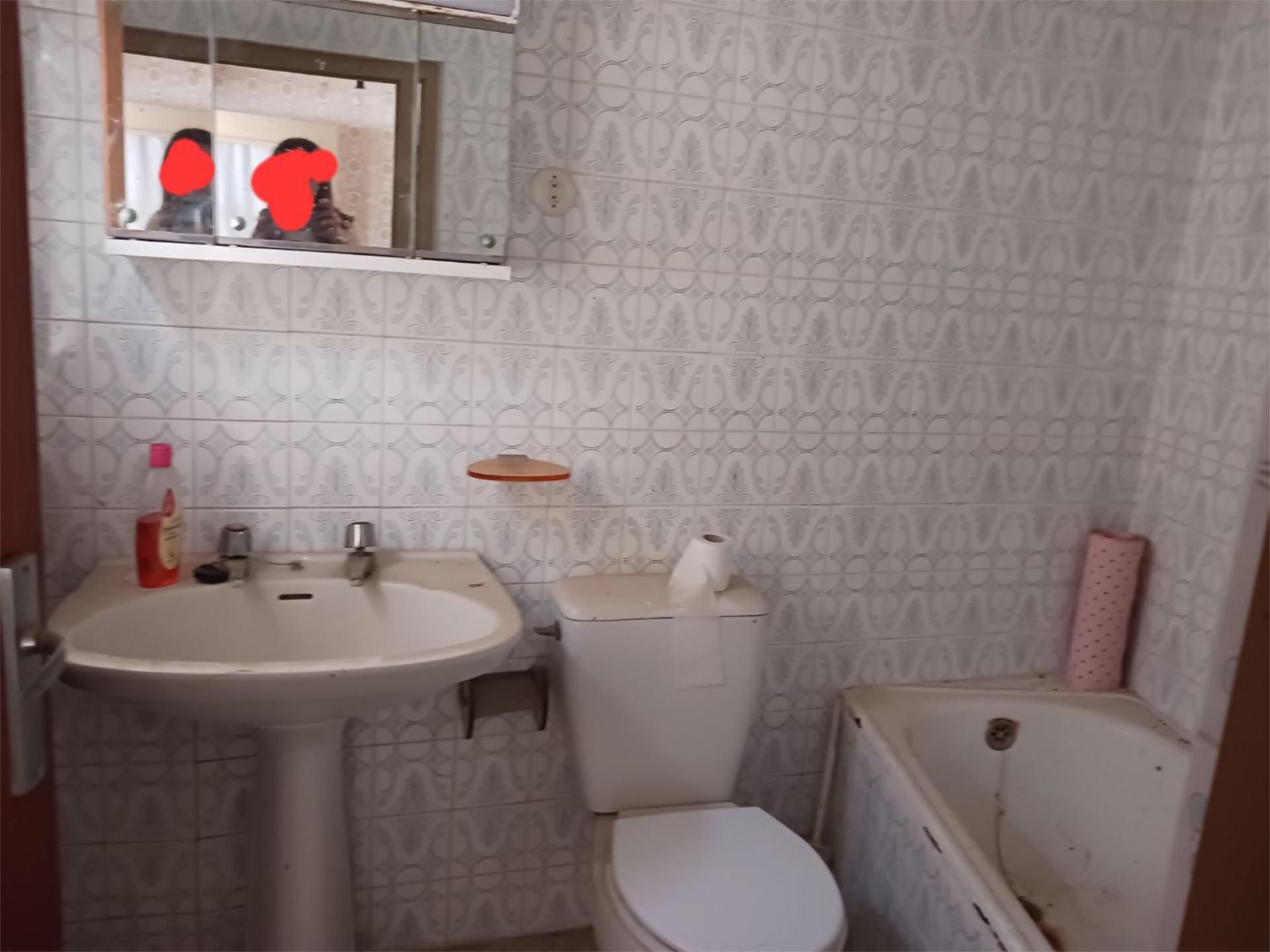 Bathroom of Flat for sale in Alcolea de Calatrava