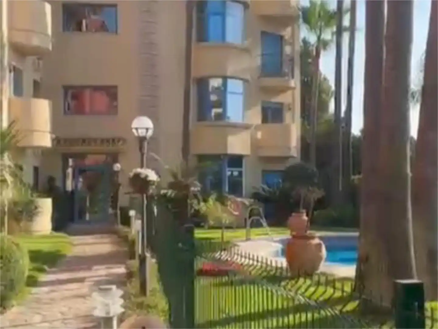 Vista exterior de Apartament en venda en Benalmádena amb Aire condicionat, Terrassa i Piscina