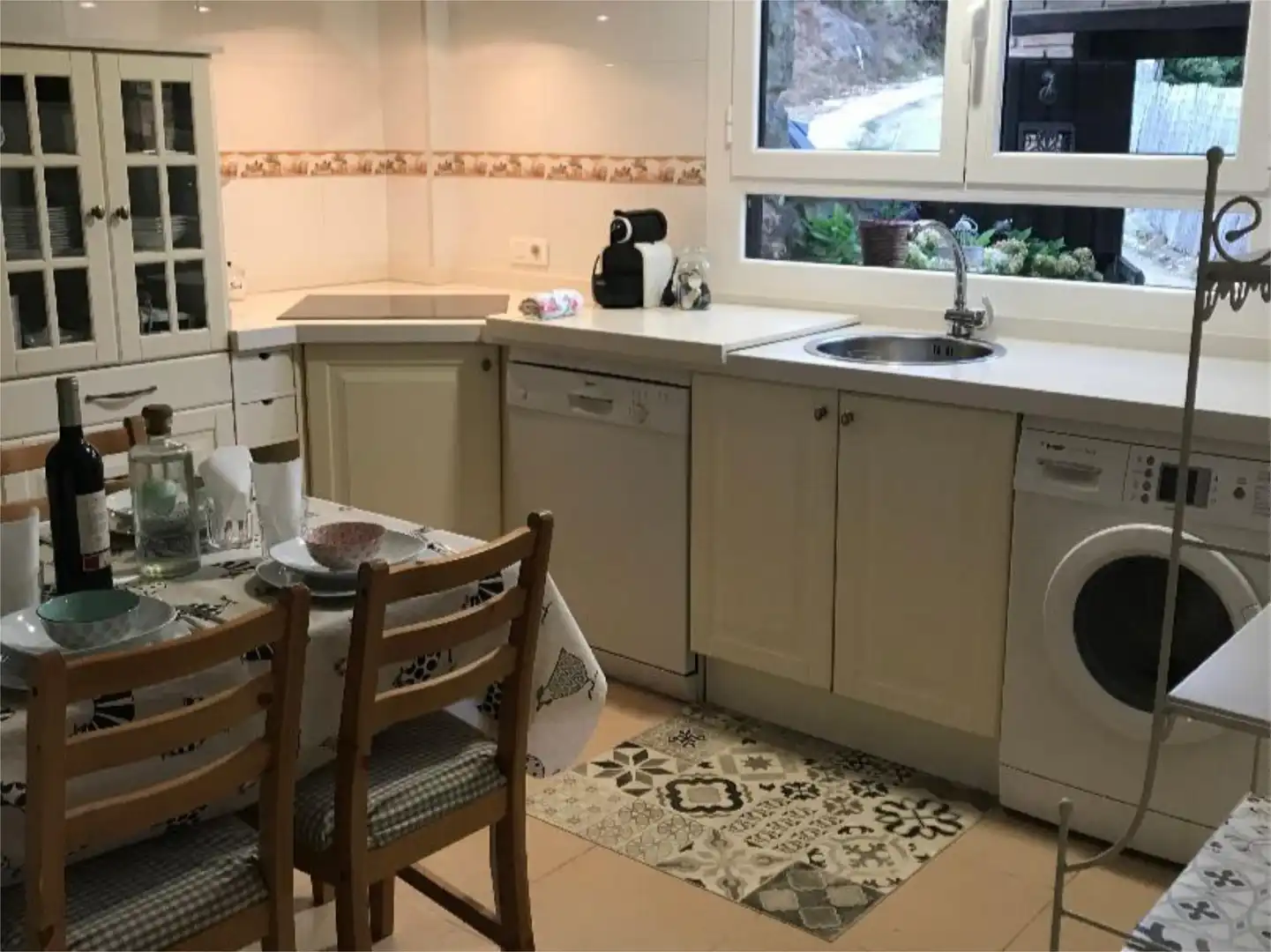 Casa o xalet en venda a Calle San Pedro, 20, Laguna de Cameros Cuina de Casa o xalet en venda en Laguna de Cameros amb Calefacció, Jardí privat i Parquet