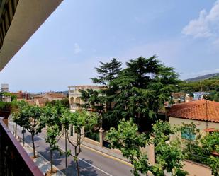 Vista exterior de Pis en venda en Tiana amb Aire condicionat i Balcó