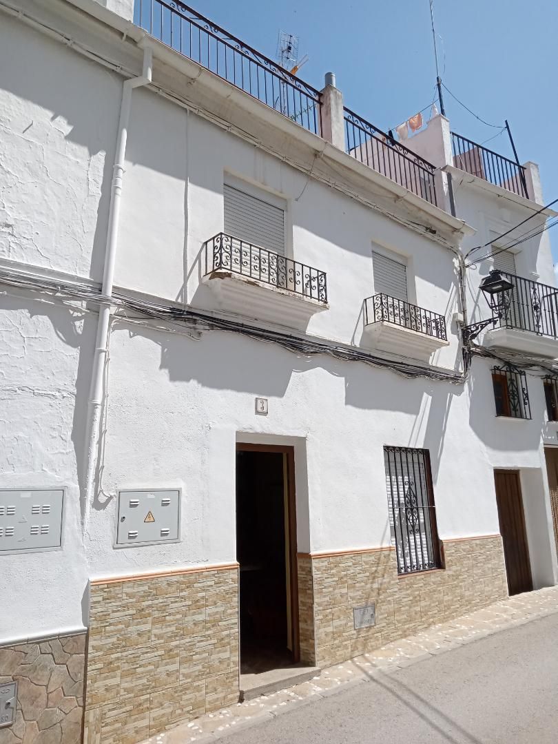 Vista exterior de Finca rústica en venda en Igualeja amb Traster i TV