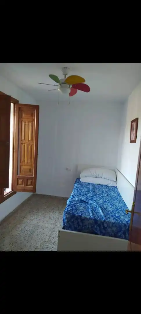 Habitación en Extrarradio la Colina, 117, Paraíso Arenal - La Colina Habitación de Piso para compartir en Córdoba con Calefacción, Jardín privado y Terraza