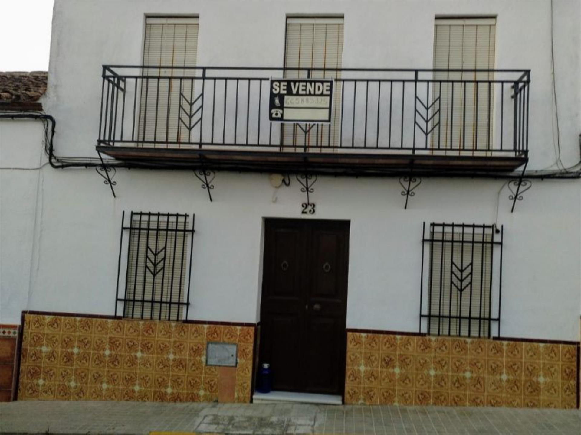 Vista exterior de Pis en venda en Almadén de la Plata amb Jardí privat, Terrassa i Moblat
