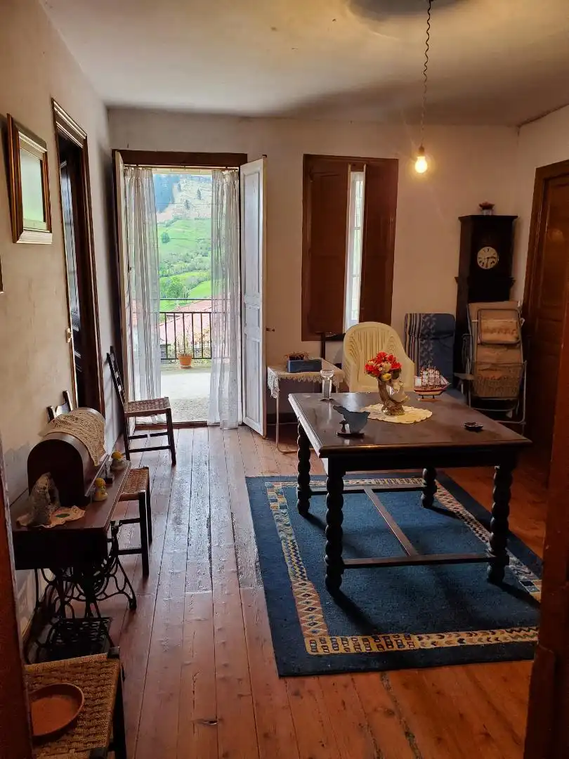 Einfamilien-Reihenhaus zum Verkauf in Barrio Quintana, 12, Soba Wohnzimmer von Einfamilien-Reihenhaus zum Verkauf in Soba mit Privatgarten, Terrasse und Abstellraum