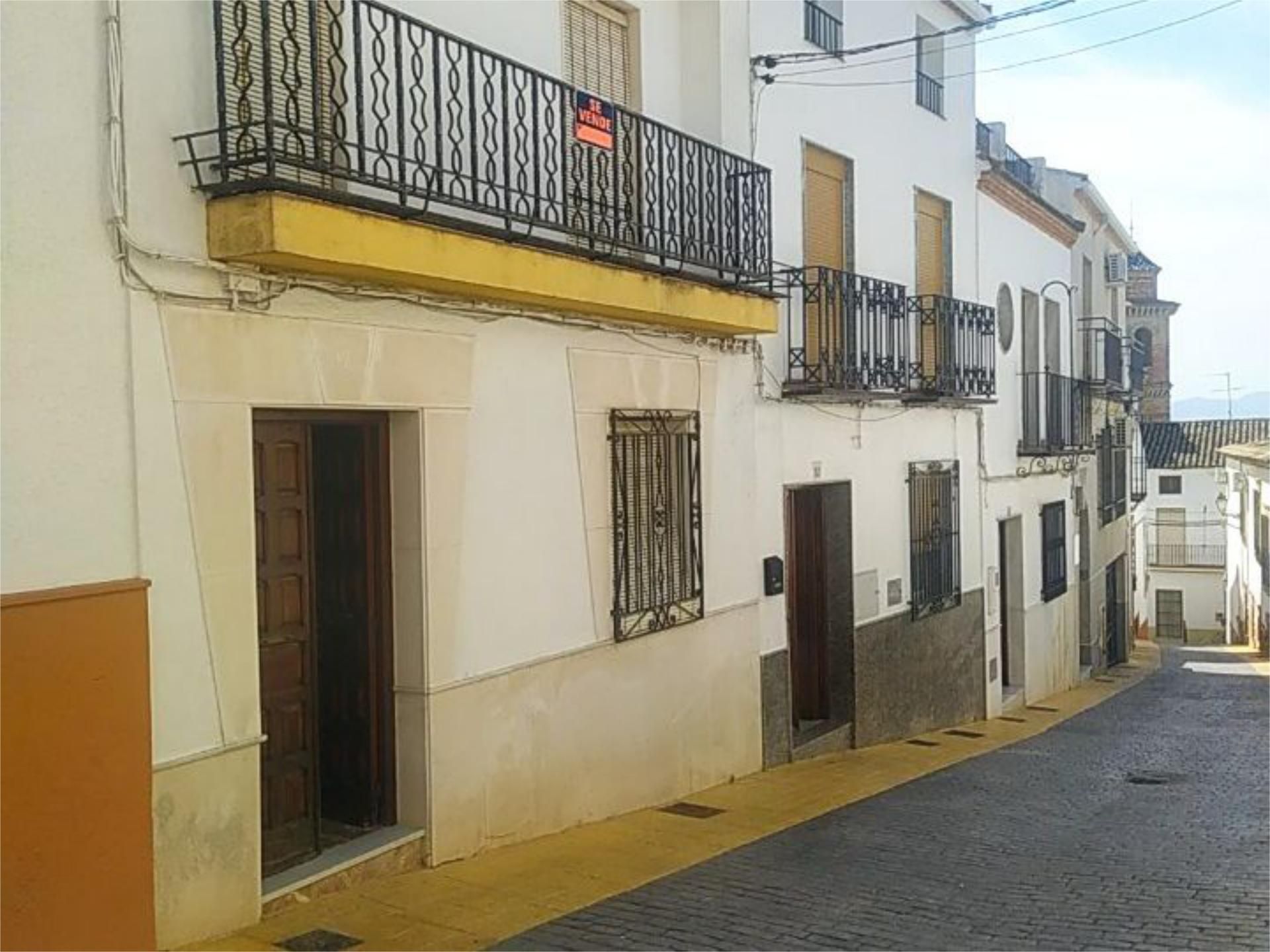 Vista exterior de Casa adosada en venda en Arjona amb Jardí privat, Terrassa i Traster