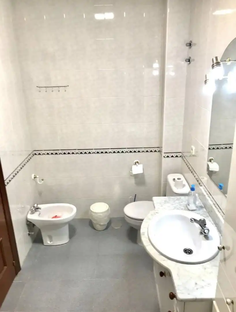 Habitació a Calle Pintor Miguel Ángel, 26, Villanueva de la Cañada ciudad Bany de Casa o xalet per a compartir en Villanueva de la Cañada amb Jardí privat, Terrassa i Traster