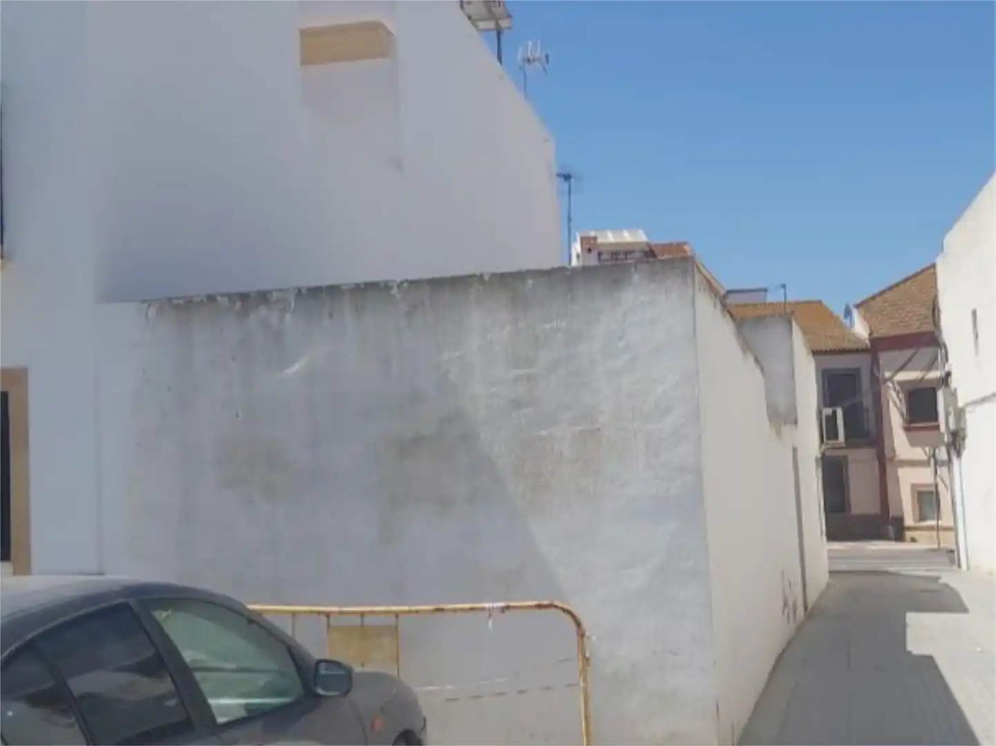 Vista exterior de Casa adosada en venda en Lucena del Puerto amb Aire condicionat, Terrassa i Traster