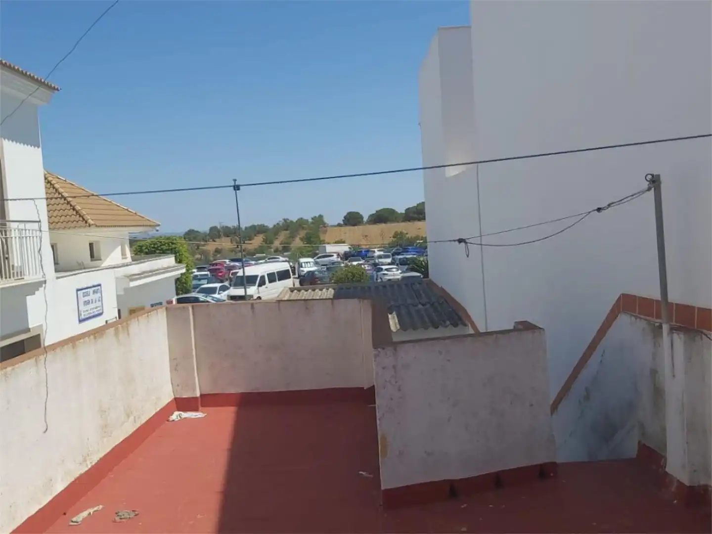 Vista exterior de Casa adosada en venda en Lucena del Puerto amb Aire condicionat, Terrassa i Traster