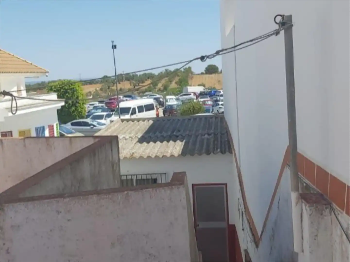 Vista exterior de Casa adosada en venda en Lucena del Puerto amb Aire condicionat, Terrassa i Traster