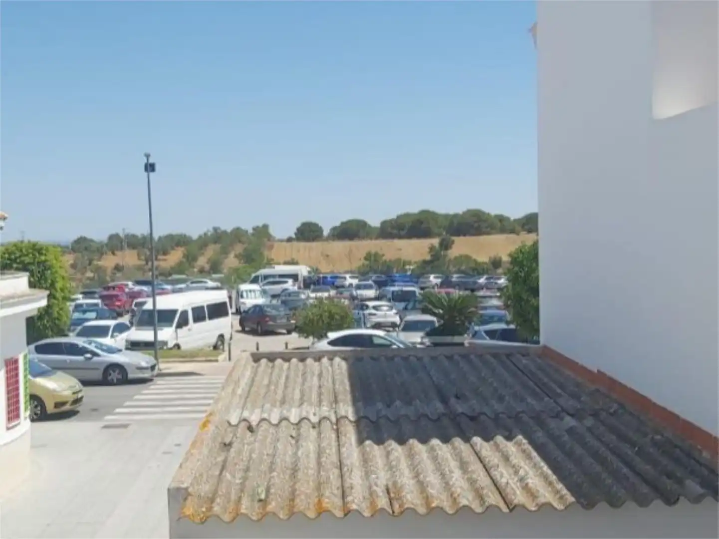 Aparcament de Casa adosada en venda en Lucena del Puerto amb Aire condicionat, Terrassa i Traster
