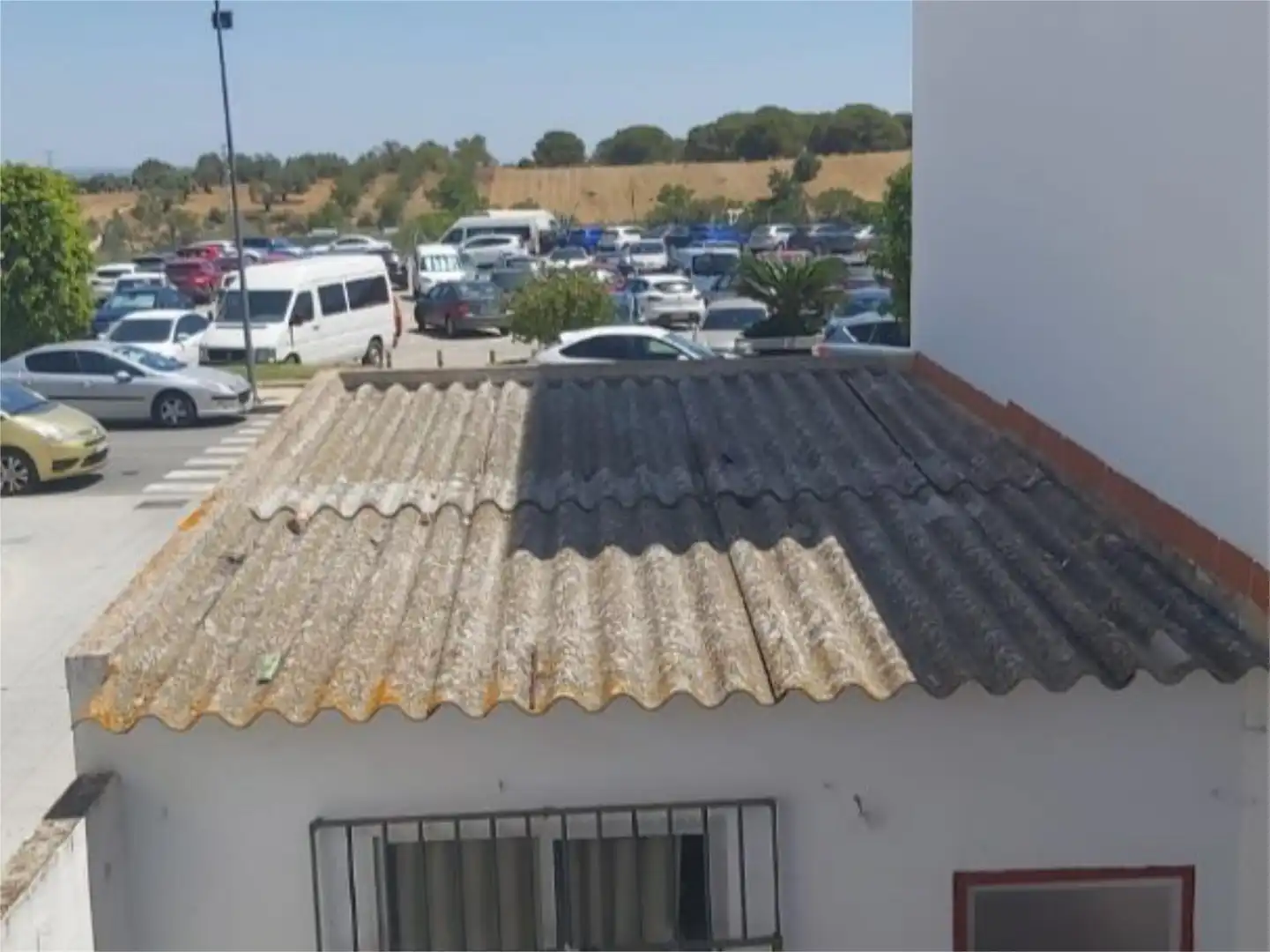 Vista exterior de Casa adosada en venda en Lucena del Puerto amb Aire condicionat, Terrassa i Traster