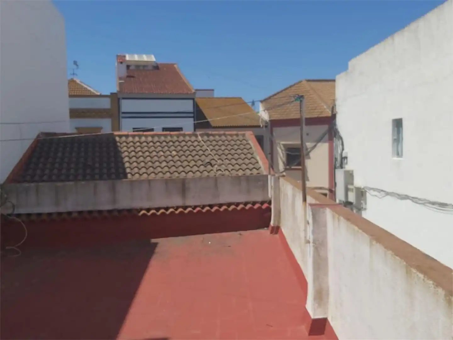 Vista exterior de Casa adosada en venda en Lucena del Puerto amb Aire condicionat, Terrassa i Traster