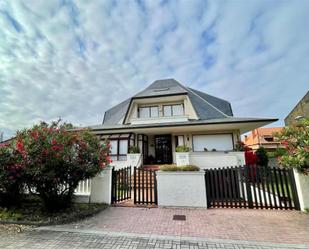 Vista exterior de Casa o xalet en venda en Santoña amb Terrassa