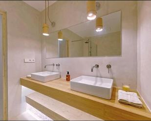 Bathroom of Flat for sale in  Barcelona Capital  with Air Conditioner