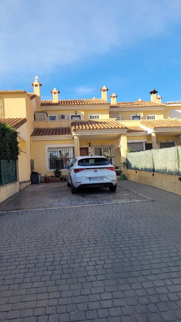 Casa adosada en venda a Carrer de L'espígol, 25, Bonalba - Cotoveta