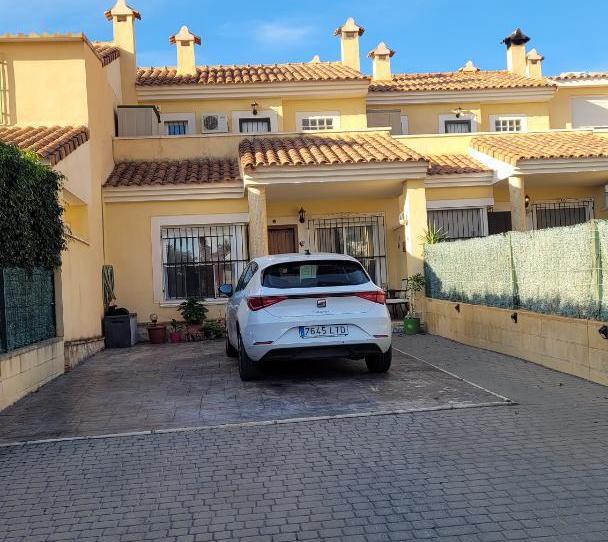 Foto 1 de Casa adosada en venta en Carrer de L'espígol, 25, Bonalba - Cotoveta, Alicante