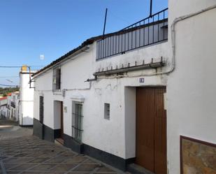 Exterior view of Single-family semi-detached for sale in Fuentes de León  with Terrace