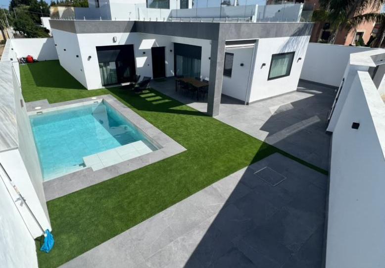 Casa o xalet de lloguer a Avenida Calzada Duquesa Isabel, 8, Centro - Calzada - Cabo Noval, Cádiz - imatge 1 Foto 1 de Casa o xalet de lloguer a Avenida Calzada Duquesa Isabel, 8, Centro - Calzada - Cabo Noval, Cádiz