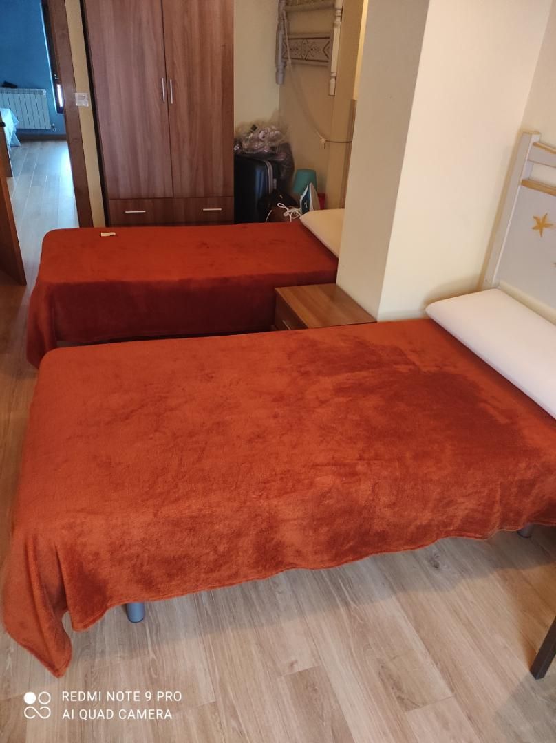 Dormitori de Casa adosada per a compartir en Pomar de Valdivia amb Microones, TV i Internet