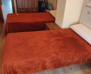 Bedroom of Single-family semi-detached to share in Pomar de Valdivia  with Microwave, TV and Internet
