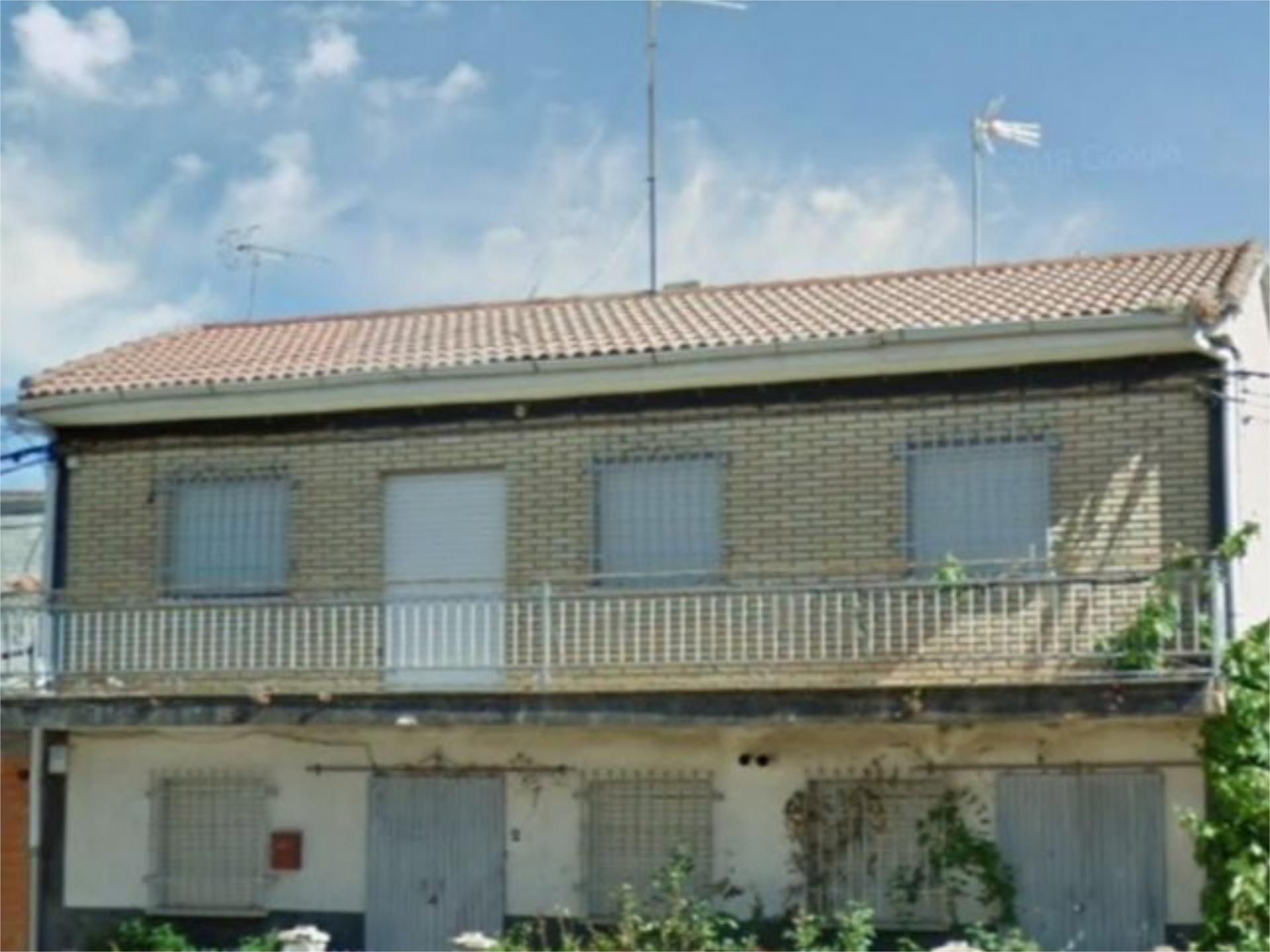 Vista exterior de Casa o xalet en venda en Mayalde amb Calefacció, Jardí privat i Traster