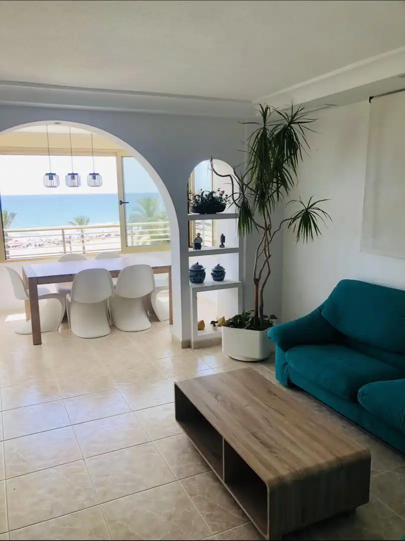 Apartamento de alquiler en Carrer Doctor Severo Ochoa, 1, Playa Muchavista Sala de estar de Apartamento de alquiler en El Campello con Aire acondicionado, Piscina y Amueblado