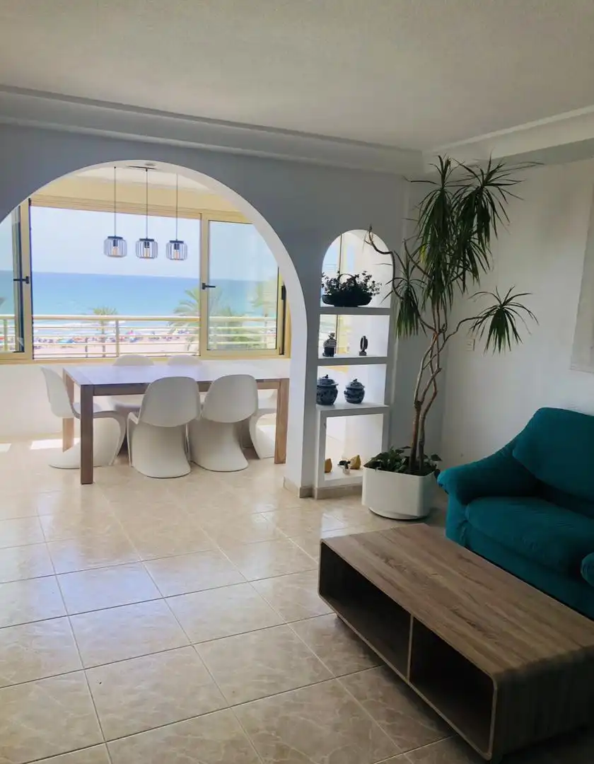 Apartamento de alquiler en Carrer Doctor Severo Ochoa, 1, Playa Muchavista Comedor de Apartamento de alquiler en El Campello con Aire acondicionado, Piscina y Amueblado