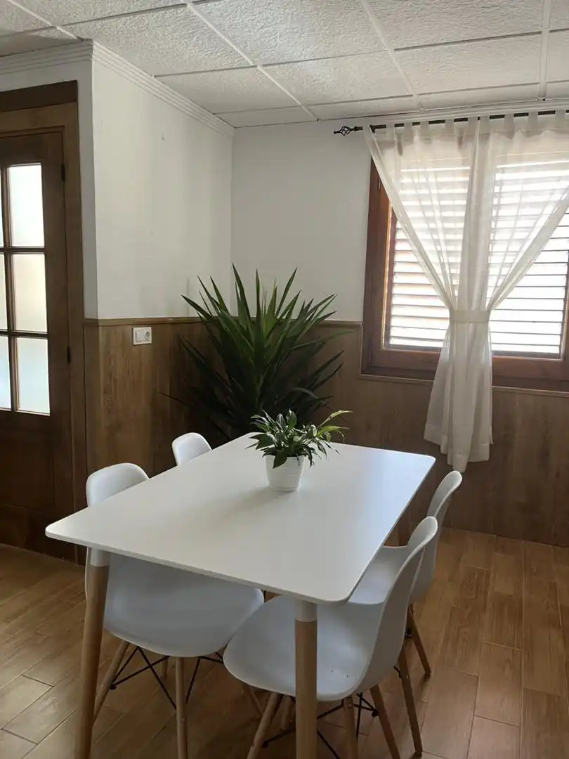 Comedor de Piso de alquiler en La Puerta de Segura con Calefacción, Amueblado y Horno