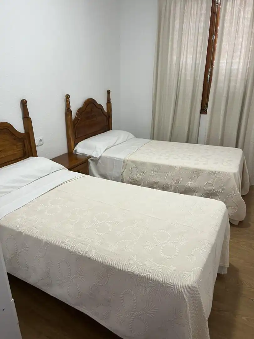 Habitación de Piso de alquiler en La Puerta de Segura con Calefacción, Amueblado y Horno