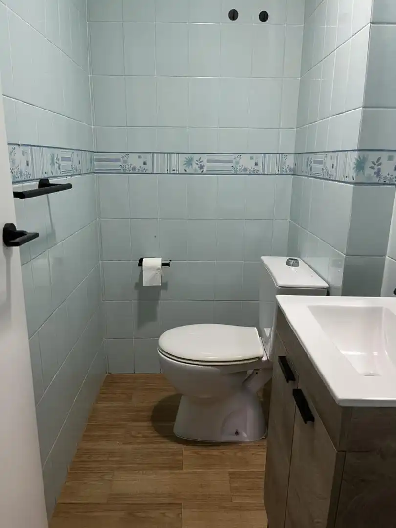 Baño de Piso de alquiler en La Puerta de Segura con Calefacción, Amueblado y Horno