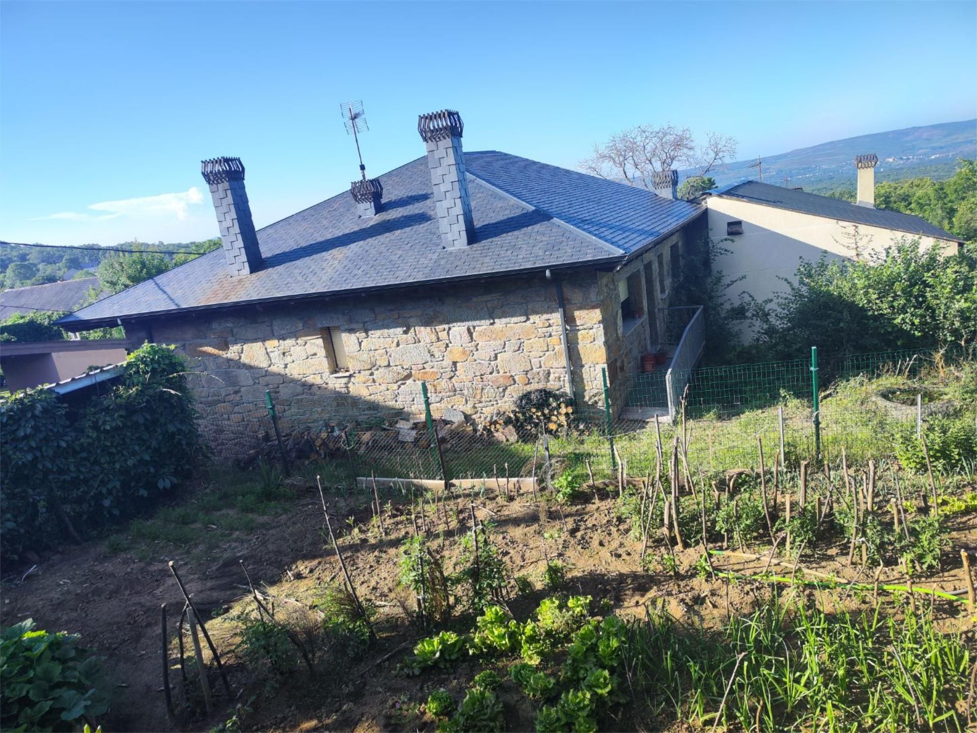 Exterior view of Flat for sale in Robleda-Cervantes  with Heating, Private garden and Parquet flooring