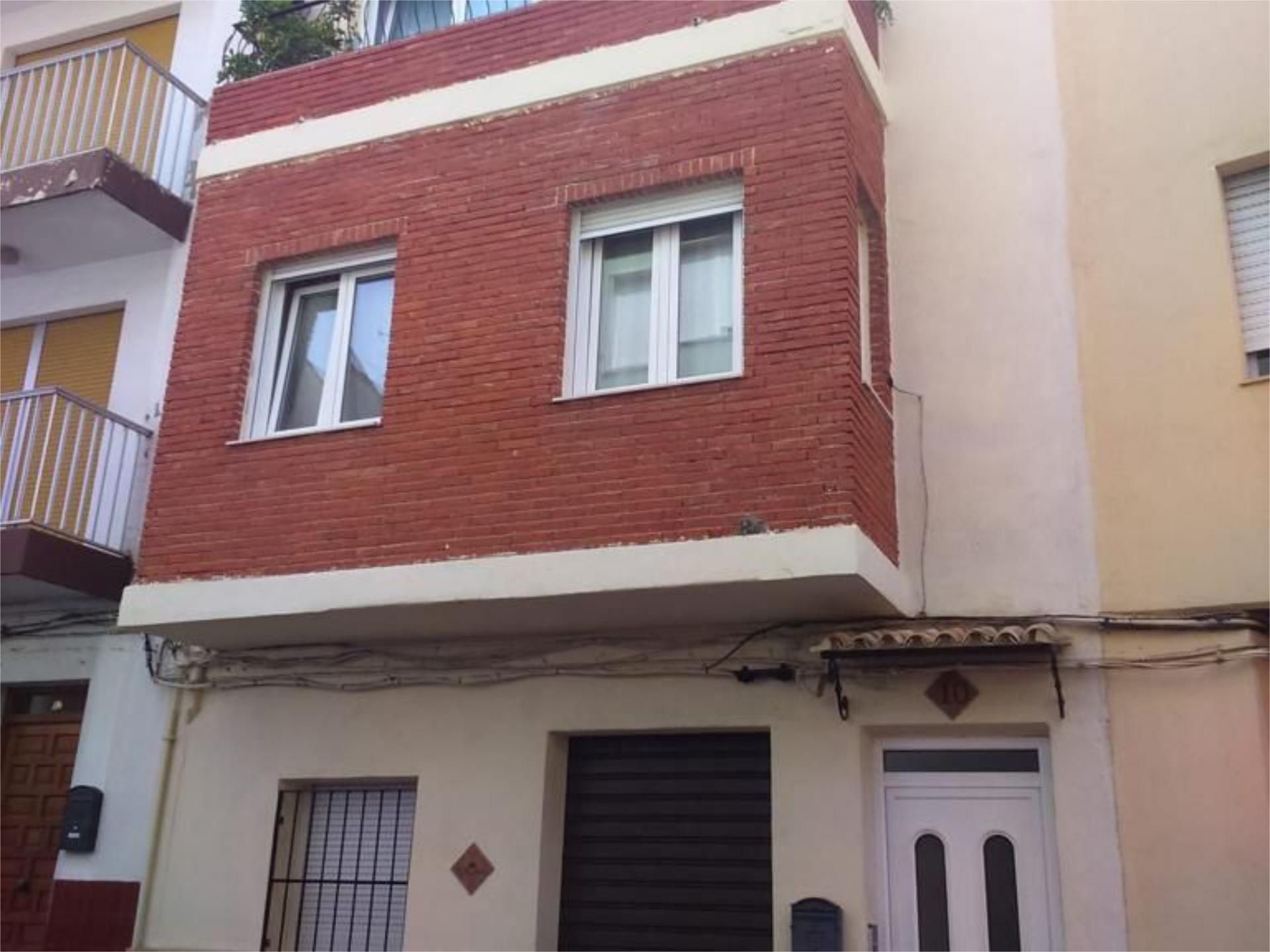 Vista exterior de Casa adosada en venda en Albaida amb Calefacció, Terrassa i Traster