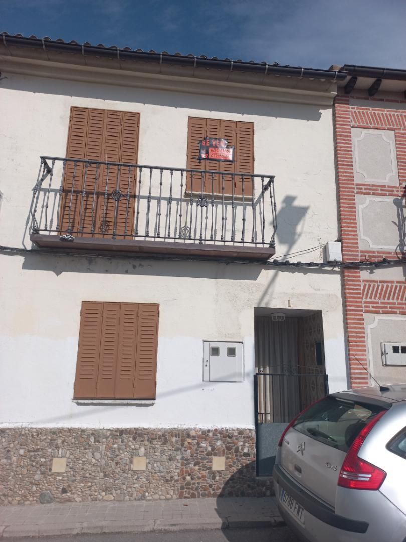 Exterior view of Single-family semi-detached for sale in Martín Muñoz de las Posadas  with Storage room, Furnished and Oven