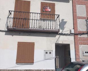 Exterior view of Single-family semi-detached for sale in Martín Muñoz de las Posadas  with Storage room, Furnished and Oven