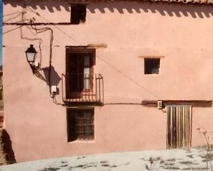 Vista exterior de Casa adosada en venda en Adobes amb Moblat i Balcó