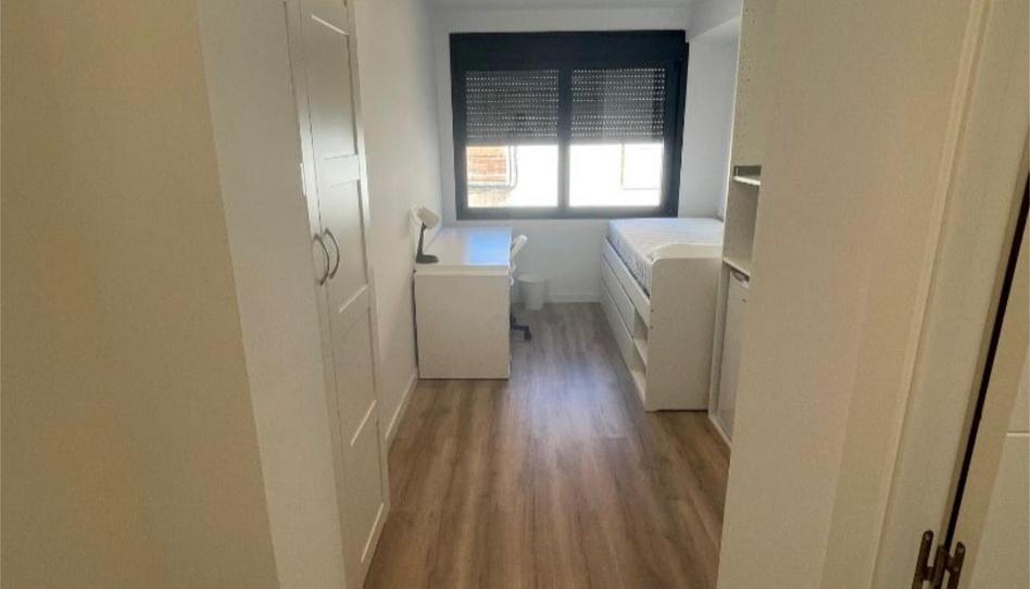 Flat to share in Carrer de Girona, 50, Barri Mion - Puigberenguer, Barcelona - image 1 Photo 1 of Flat to share in Carrer de Girona, 50, Barri Mion - Puigberenguer, Barcelona