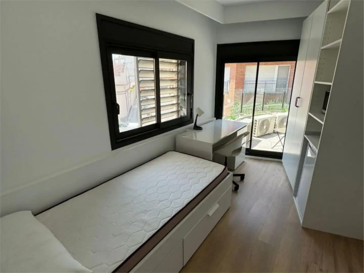 Zimmer in Carrer de Girona, 50, Barri Mion - Puigberenguer Schlafzimmer von Wohnung zur untervermieten in Manresa mit Klimaanlage, Heizung und Parkett