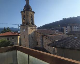 Vista exterior de Pis en venda en Aretxabaleta amb Balcó