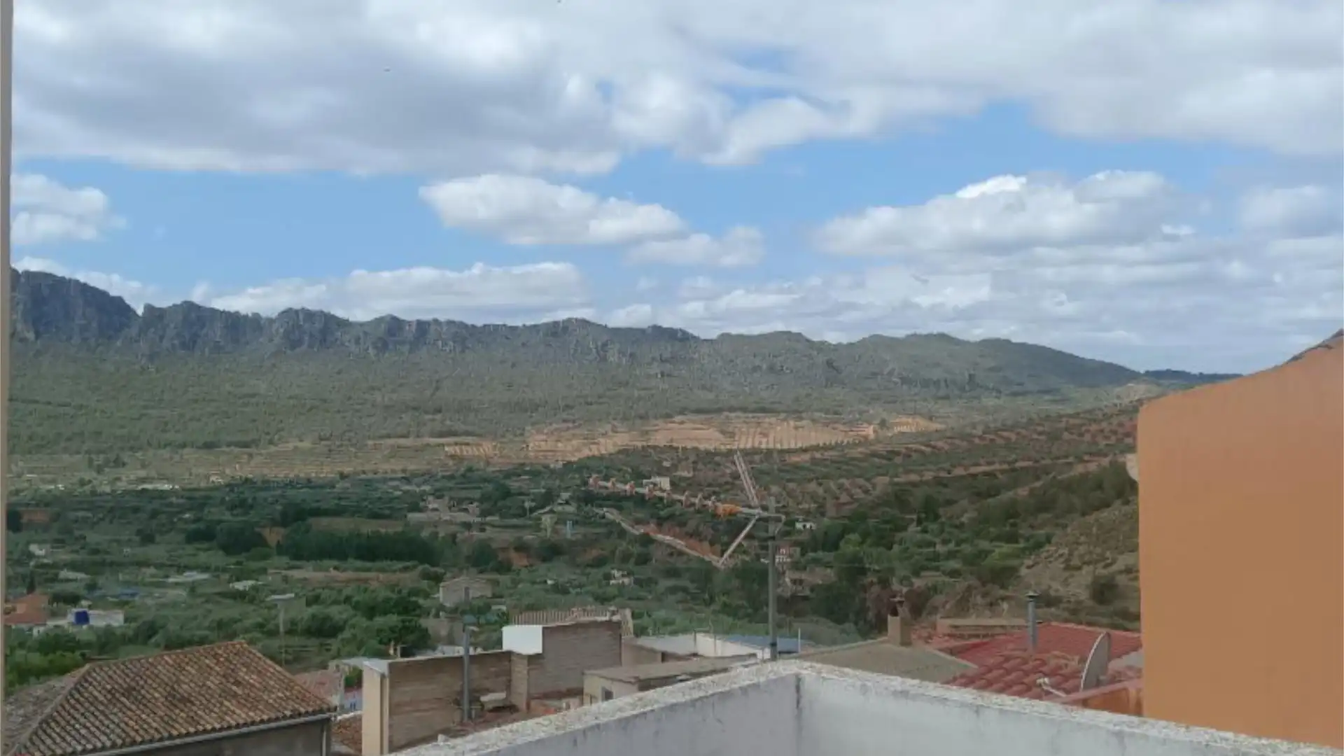 Casa adosada en venta en Calle Pasión, 6, Elche de la Sierra Vista exterior de Casa adosada en venta en Elche de la Sierra con Terraza