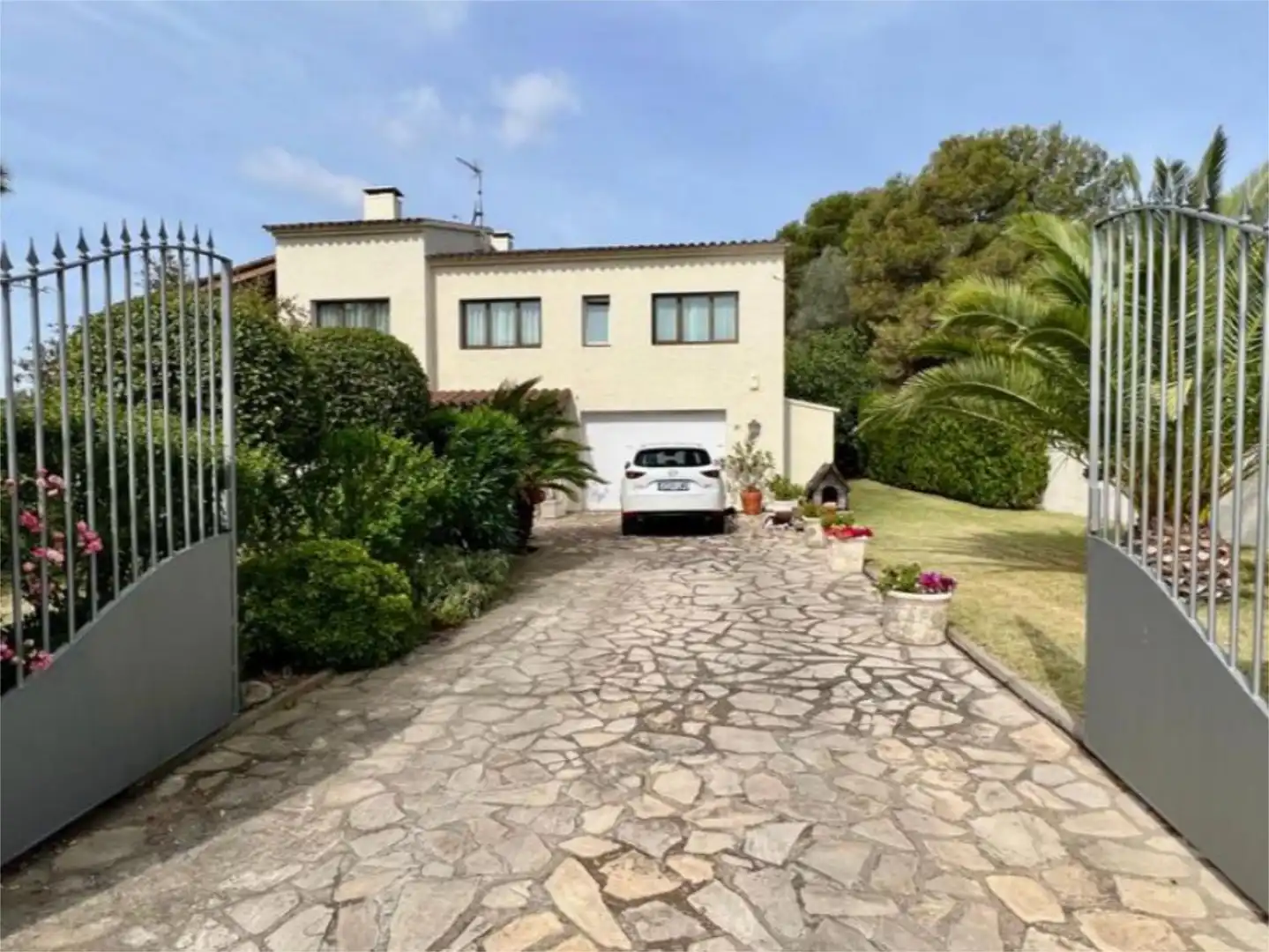 Pis en venda a Avinguda Volendam, 60, Torre Vella - Torre Gran - Les Dunes Vista exterior de Pis en venda en L'Estartit amb Aire condicionat, Calefacció i Jardí privat