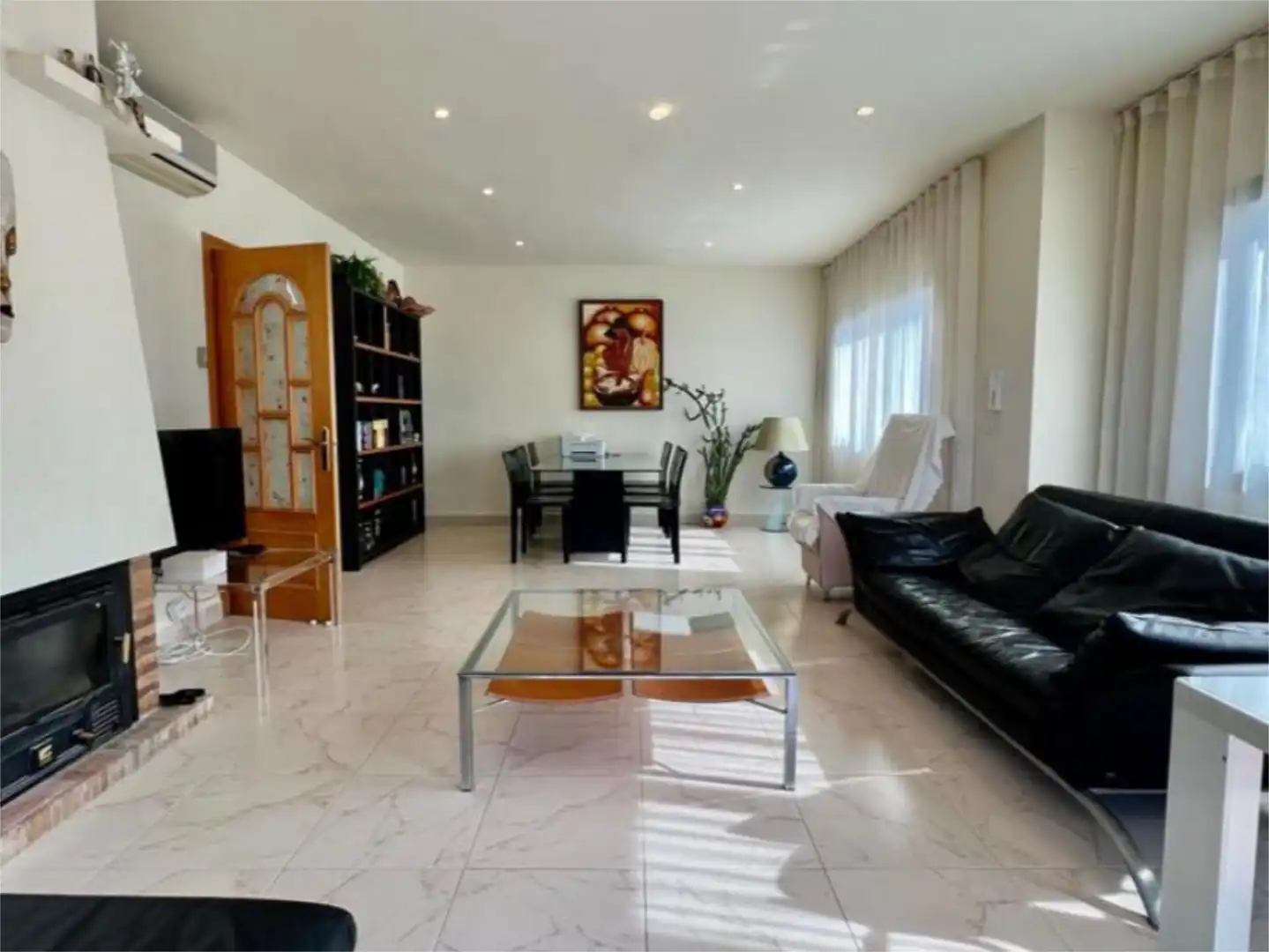Pis en venda a Avinguda Volendam, 60, Torre Vella - Torre Gran - Les Dunes Sala d'estar de Pis en venda en L'Estartit amb Aire condicionat, Calefacció i Jardí privat