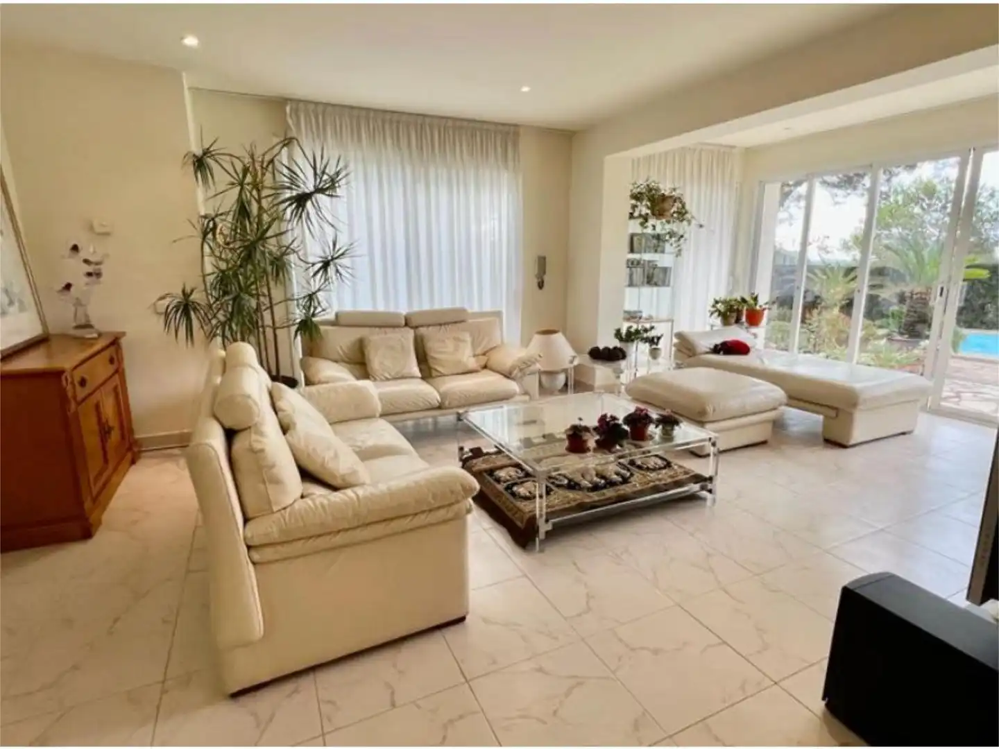 Pis en venda a Avinguda Volendam, 60, Torre Vella - Torre Gran - Les Dunes Sala d'estar de Pis en venda en L'Estartit amb Aire condicionat, Calefacció i Jardí privat
