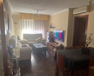 Living room of Flat for sale in  Granada Capital  with Air Conditioner and Balcony