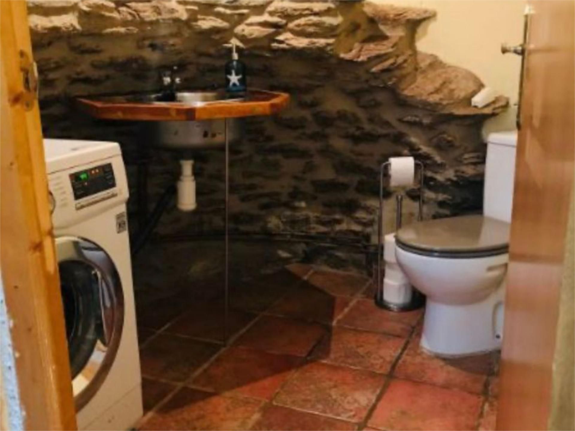 Badezimmer von Wohnung zum Verkauf in Rialp