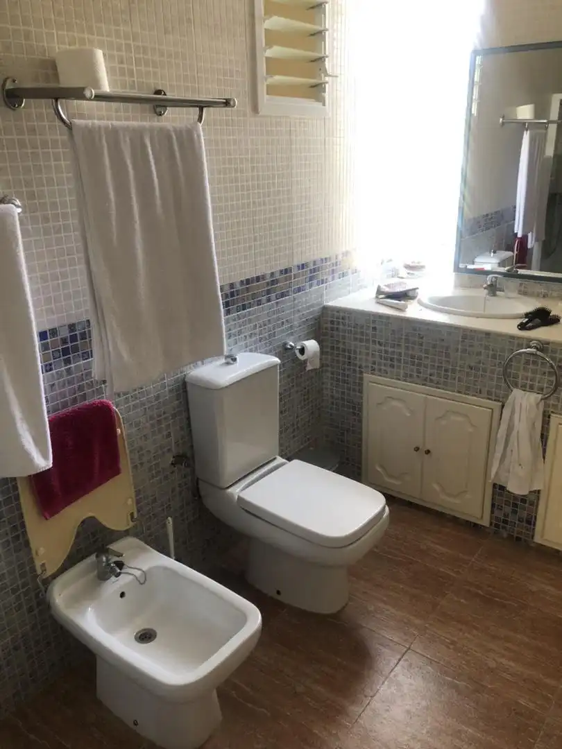 Bany de Casa o xalet de lloguer en Castellón de la Plana / Castelló de la Plana amb Calefacció, Jardí privat i Terrassa