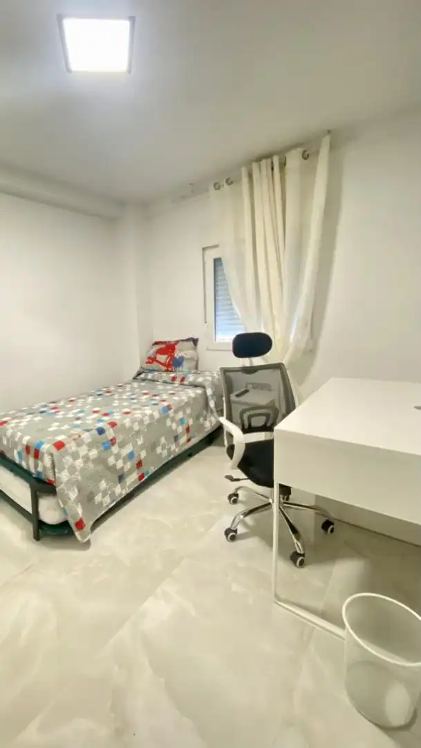 Habitación en Calle Manuel Altolaguirre, 18, Girón - Las Delicias Habitación de Piso para compartir en Málaga