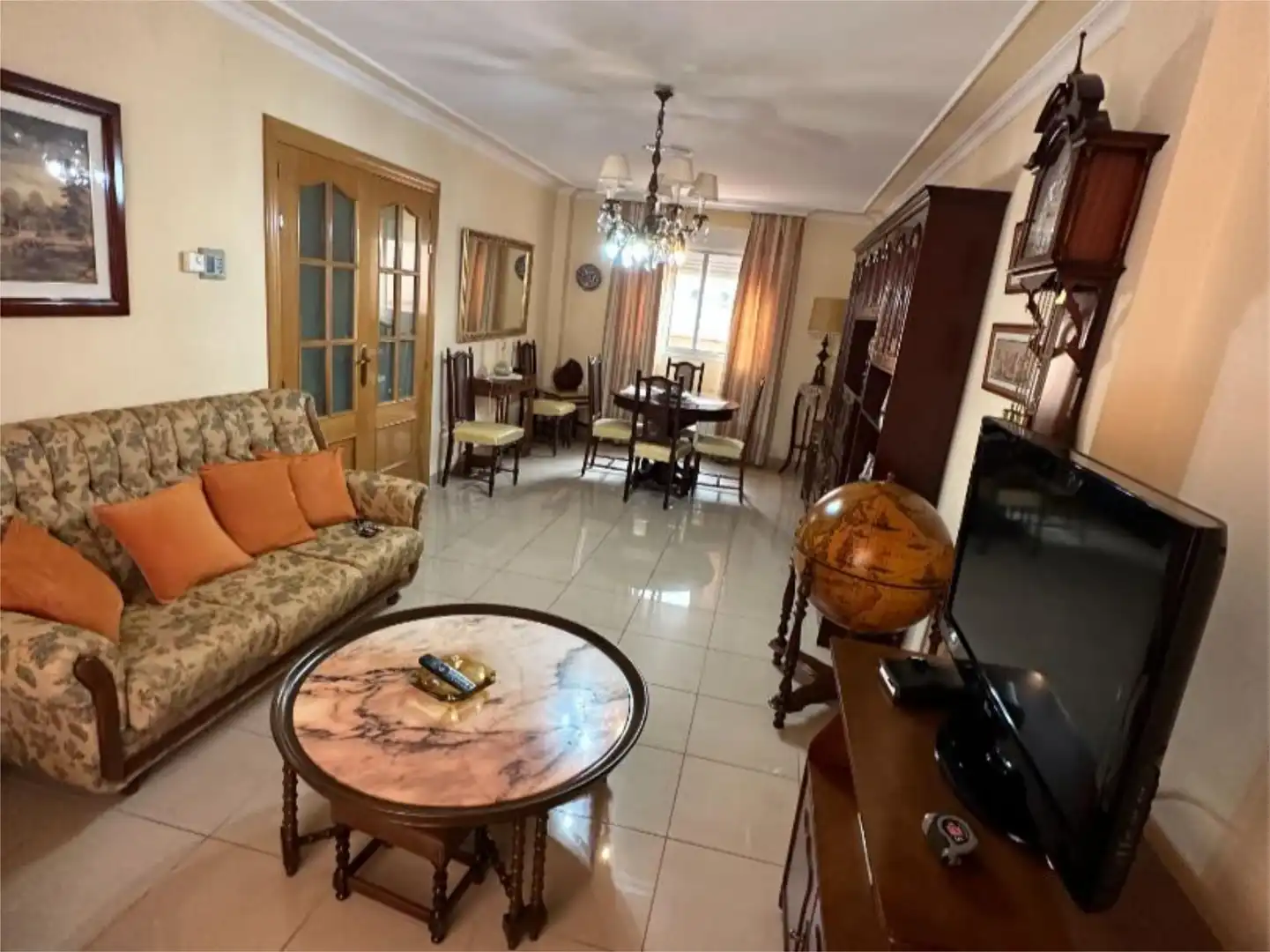 Casa adosada en venta en Calle Hortensia, 10, San Gonzalo Sala de estar de Casa adosada en venta en Linares con Aire acondicionado, Terraza y Balcón